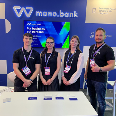A photo of the iDenfy and mano.bank team members taken during a conference.
